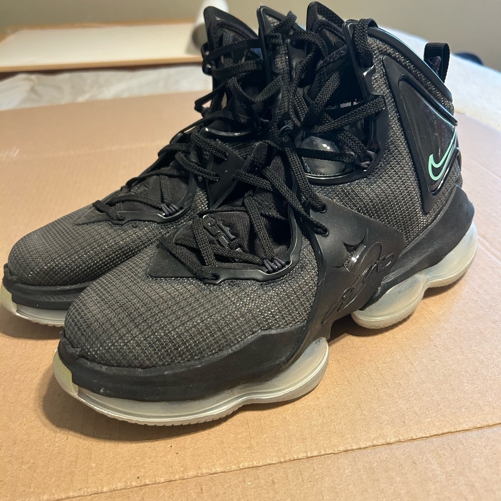 Nike Men's Black Basketball Shoes